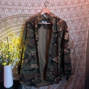 Old Navy Men’s Camo button up denim shirt shacket size large